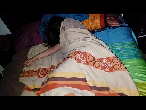 ❤️ Fiul vitreg care își ceartă tânăra mamă vitregă în timp ce ea doarme. ❤️ at us ☑