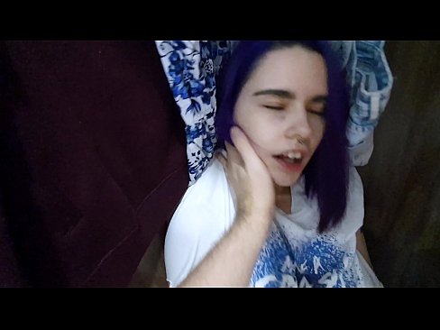 ❤️ Am găsit-o pe sora mea în dulap și am ajutat-o să ejaculeze ❤️ at us ☑